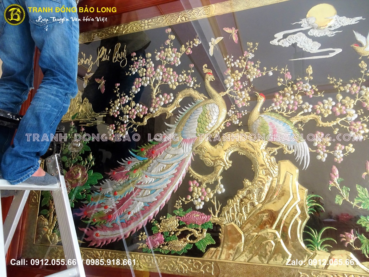 Tranh được chạm rất tỉ mỉ và sắc nét