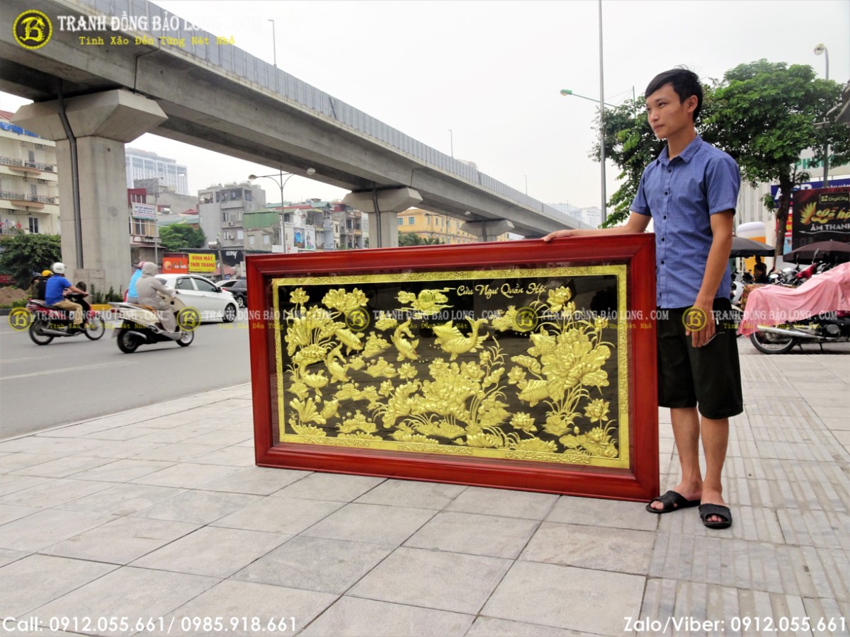 Khung tranh được làm bằng gỗ gụ được tuyển trọn kỹ lưỡng