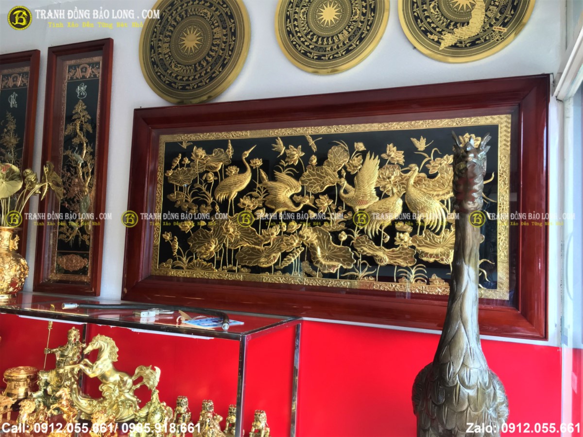 Tranh sen hạc được chạm hoàn toàn thủ công từ đồng vàng nhập khẩu Hàn Quốc