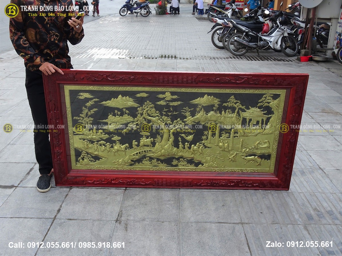 Tranh được chạm hoàn toàn thủ công từ nguyên liệu đồng vàng nhập khẩu tại Hàn Quốc