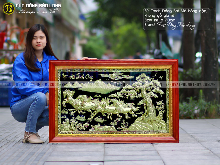 tranh đồng bát mã hàng dập khuân khung gỗ giá rẻ 1m1x70cm